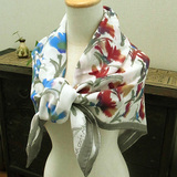 青と赤の花柄ストール