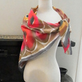 ピンクと黄土色の水玉ストール