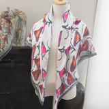 ピンク色と黄土色のストール